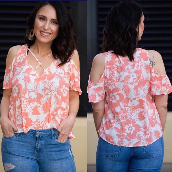 ONE LEFT!!! Beautiful coral/white blouse - Picture 1 of 4
